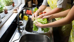 Amankah Mencuci Sayur dengan Baking Soda? Ketahui Faktanya