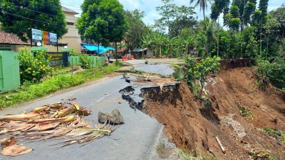 パルンポンテンタシクマラヤの地滑り、BPBDはPUオフィスに市民活動のための緊急道路を建設することを提案します