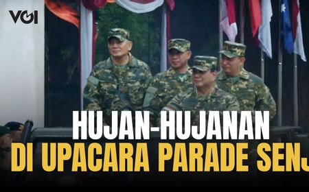 Jadi Perhatian, Prabowo Hujan-hujanan Ikuti Upacara Parade Senja, Menteri Diberikan Contoh