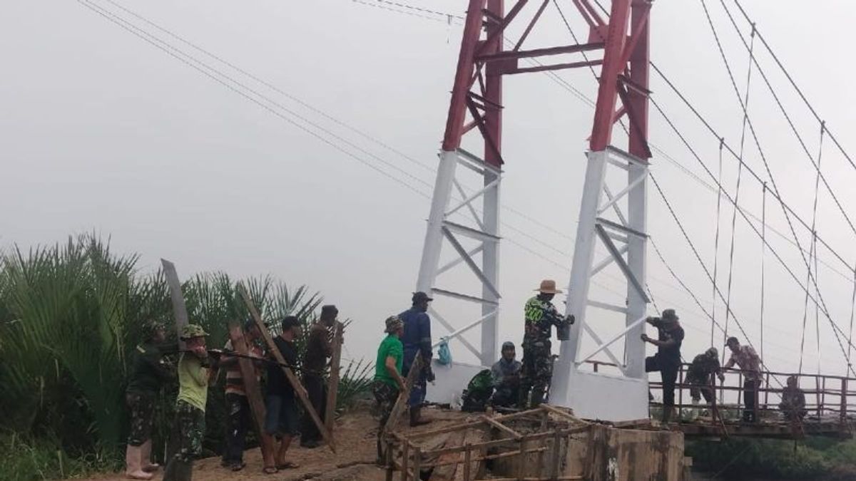 TNI Selesaikan Jembatan Gantung di Lagkat  Percepat Mobilitas Warga