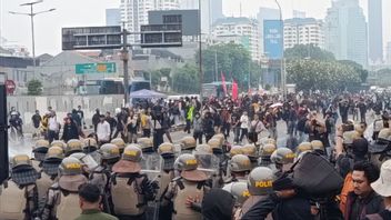  Aksi Massa Depan DPR, Polisi Tembakan Gas Air Mata ke Pendemo