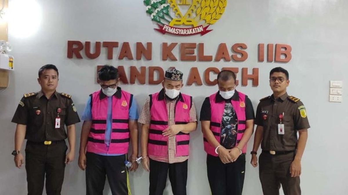 Kejati Aceh arrêté 3 suspects de corruption dans le fonds COVID-19