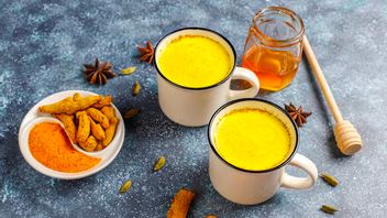 Minuman Tradisional Kaya Manfaat: Susu Kunyit untuk Tubuh Lebih Kuat