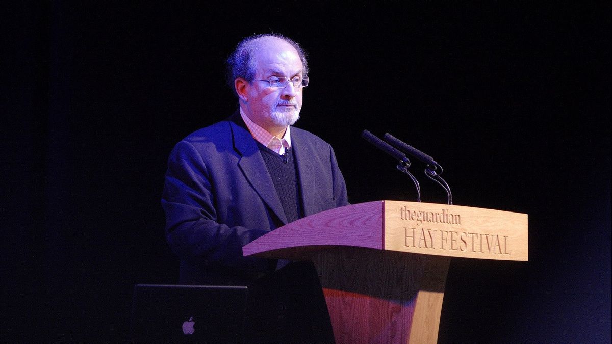 Agen Sebut Salman Rushdie Tidak Lagi Gunakan Ventilator dan Berangsur Membaik, Jaksa Tolak Jaminan Penikamnya