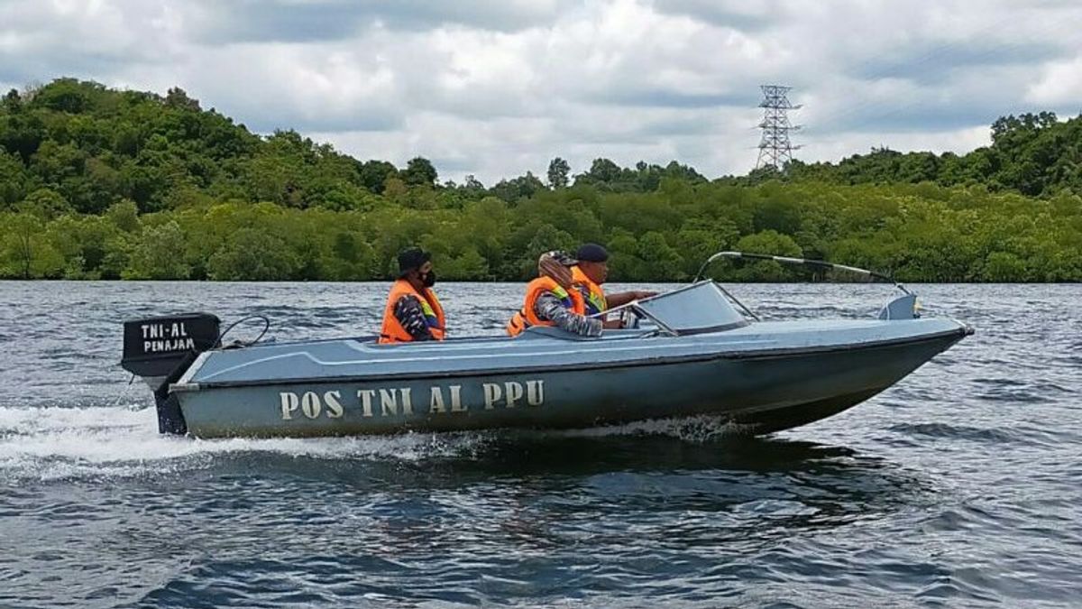 More And More Intensive Activities, The Indonesian Navy Ensures The Safety Of Ships Carrying Materials For The Development Of IKN Nusantara