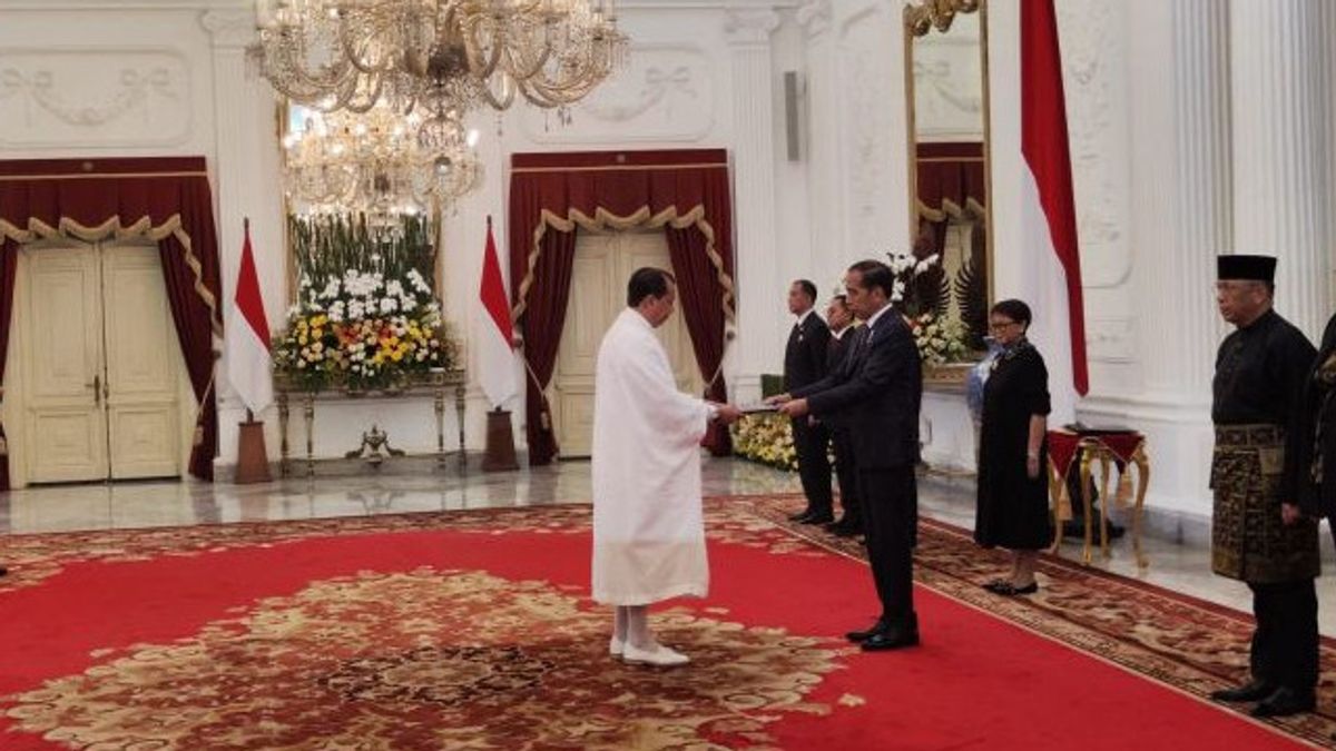 Jokowi Receives Trust Letter Of 10 Friends Of The State Ambassadors