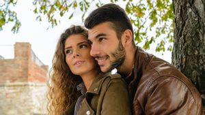 5 Alasan Pasangan Bahagia Bisa Berkomunikasi dengan Cara Berbeda, Lebih Unik dan Asyik dibanding Hubungan Orang Lain