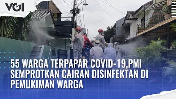 VIDEO: PMI Turun Tangan Semprot Disinfektan ke Pemukiman Warga