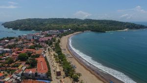 Luhut Soroti Pantai Pangandaran yang Penuh dan Tingkat Okupansi Hotel Tinggi: Pemda Harus Tindak Tegas Pelanggar PPKM