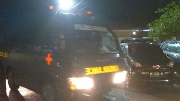 Le Corps Du DPO Poso Ahmad Panjang Alias Ahmad Gazali Est Arrivé à L’hôpital Bhayangkara Palu Avec Une Escorte Policière Stricte.