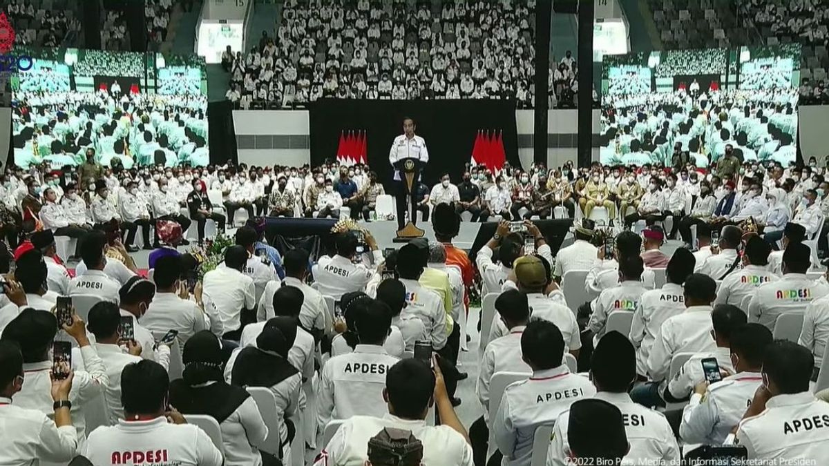 المشاركون في Silatnas APDESI يصرخون مباشرة أمام Jokowi "3 فترات" ، تيتو: إنه يبتسم فقط