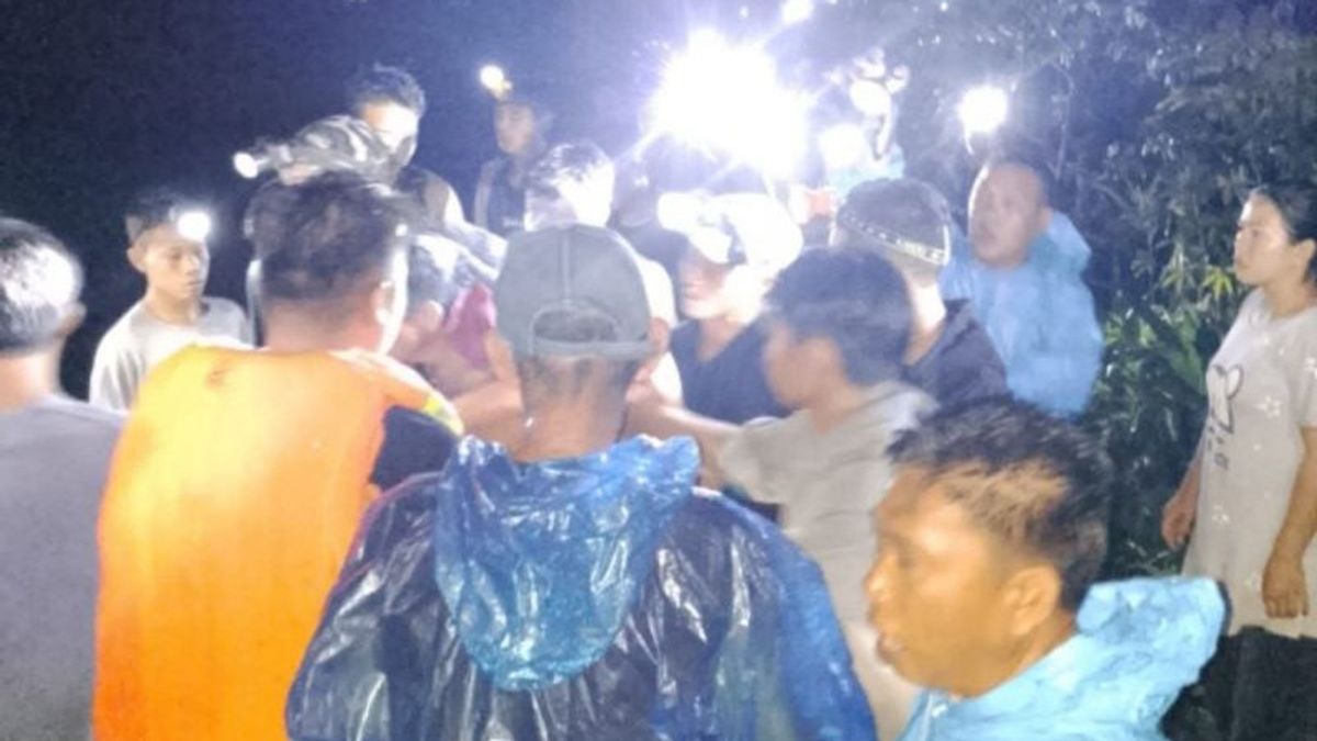 लेबोंग बेंगकुलू के एसएमएएन 1 के तीन छात्र पानी में बह गए