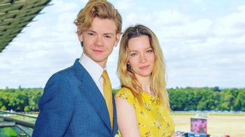 Congratulations, Thomas Brodie-Sangster And Talulah Riley Are Officially Married