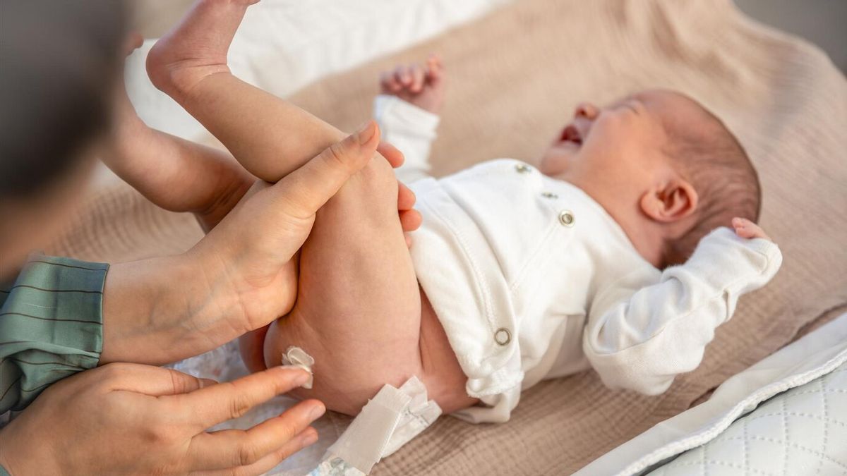 BAB Bayi yang Harus Diwaspadai yang Menandakan Alergi hingga Pendarahan