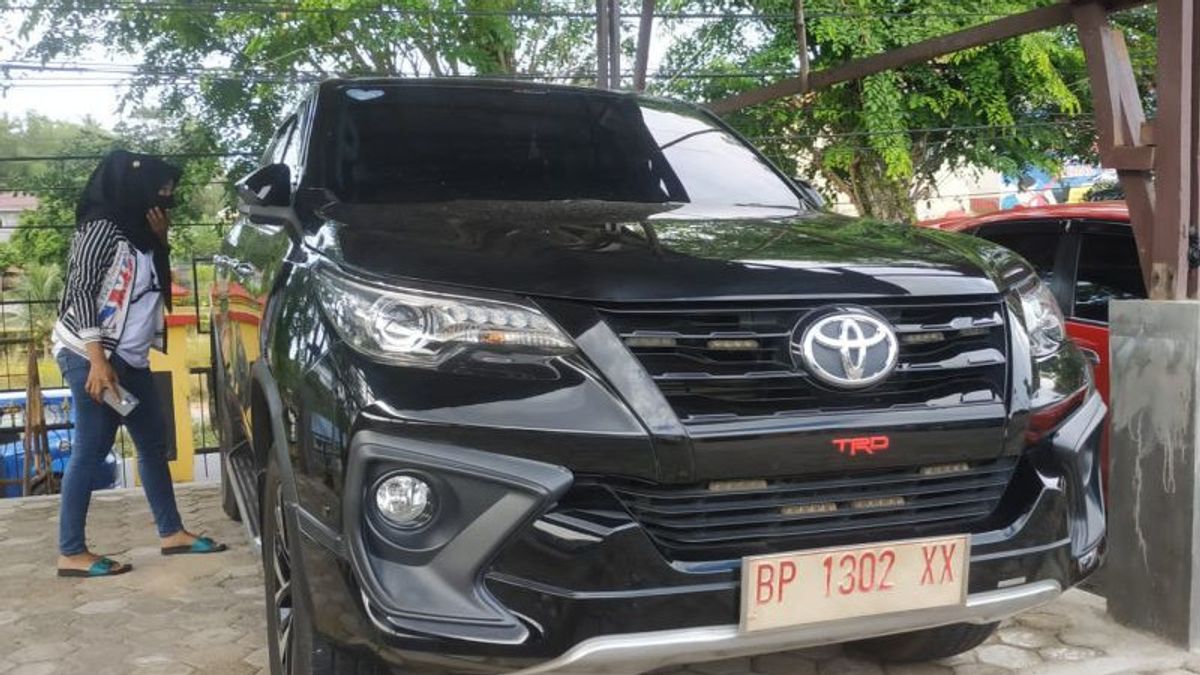 The Official Car Of The Deputy Mayor Of Tanjungpinang, Endang Abdullah, Hit A Motorbike To Death, It Is Not Clear Who Was Involved In The Incident