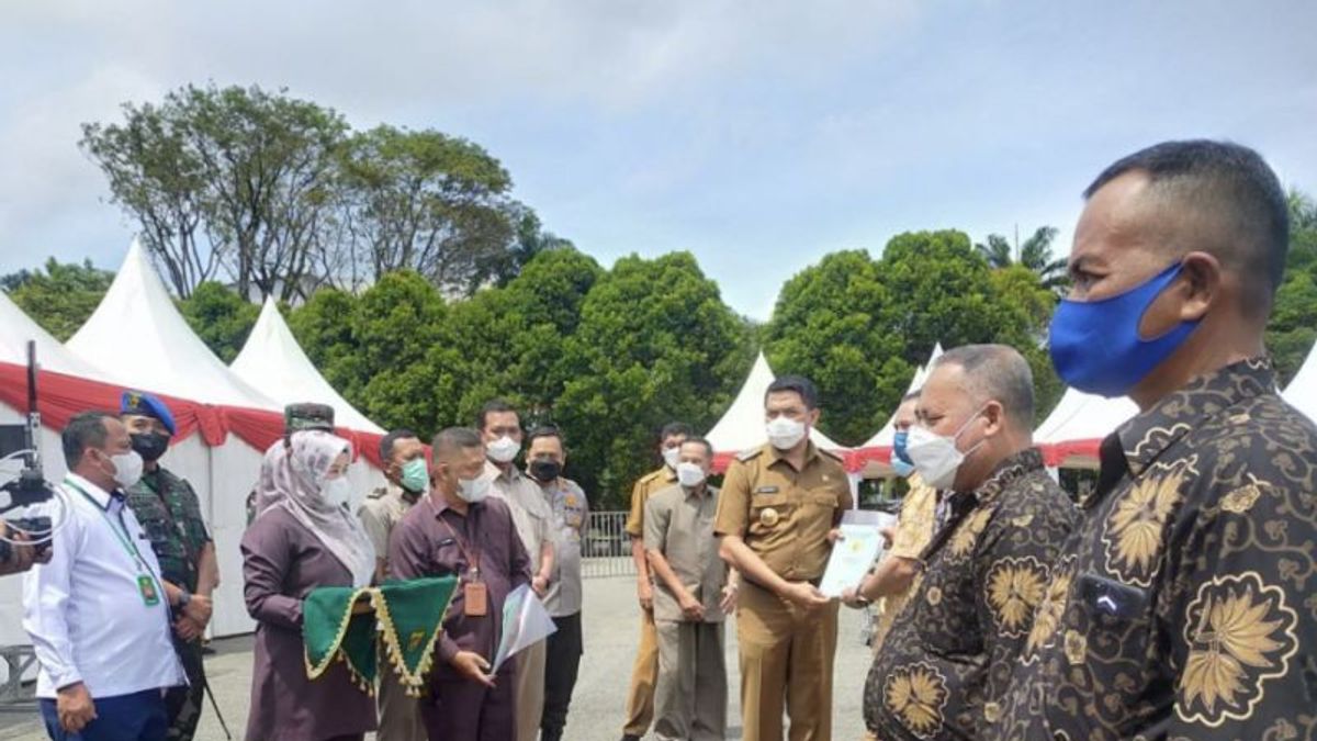 Mayor Andi Harun Distributes 1,000 Land Certificates, Bans Samarinda Residents From Selling To Buy TV Or Motorcycles