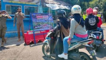 Preventing A Surge In Tourist Visitors, The Majalengka Police Traffic Unit Applies Odd-even