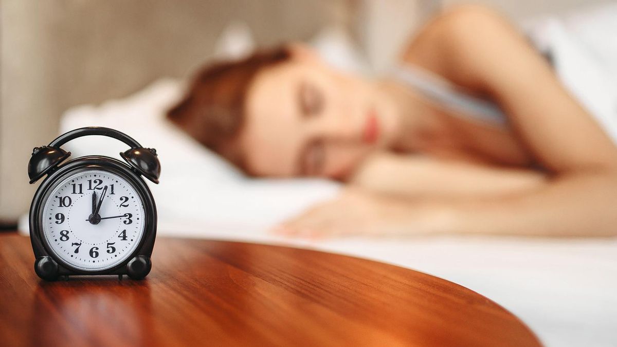 The Alarm Sounds Loud, But Why Is It So Hard To Get Up? This Is The Reason According To Experts