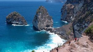    Pencarian Turis Austria dan Jerman yang Terseret Ombak di Diamond Beach Dilakukan Sampai Selat Lombok