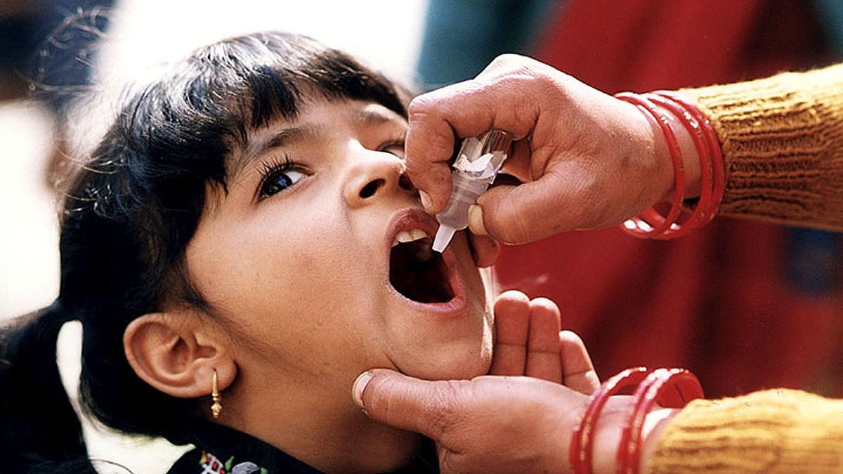 فيروس شلل الأطفال الذي تم تحديده في عينات النفايات، مليون طفل في لندن يتلقون جرعة معززة من اللقاح