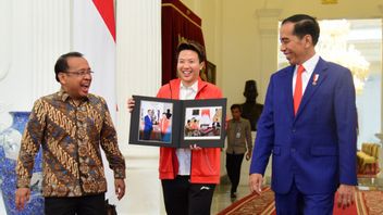 Badminton player Liliyana Natsir bids farewell to Jokowi in a memoir today, January 29, 2019