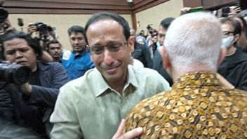 在腐败审判后再次哭泣，Nadiem：我累了，我想尽快结束