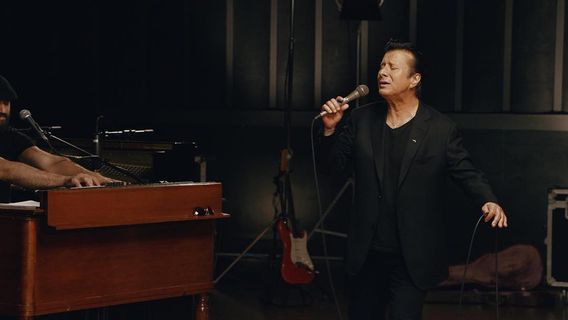 Produksi Lagu <i>Open Arms</i> Versi Steve Perry dan Dolly Parton Hampir Rampung