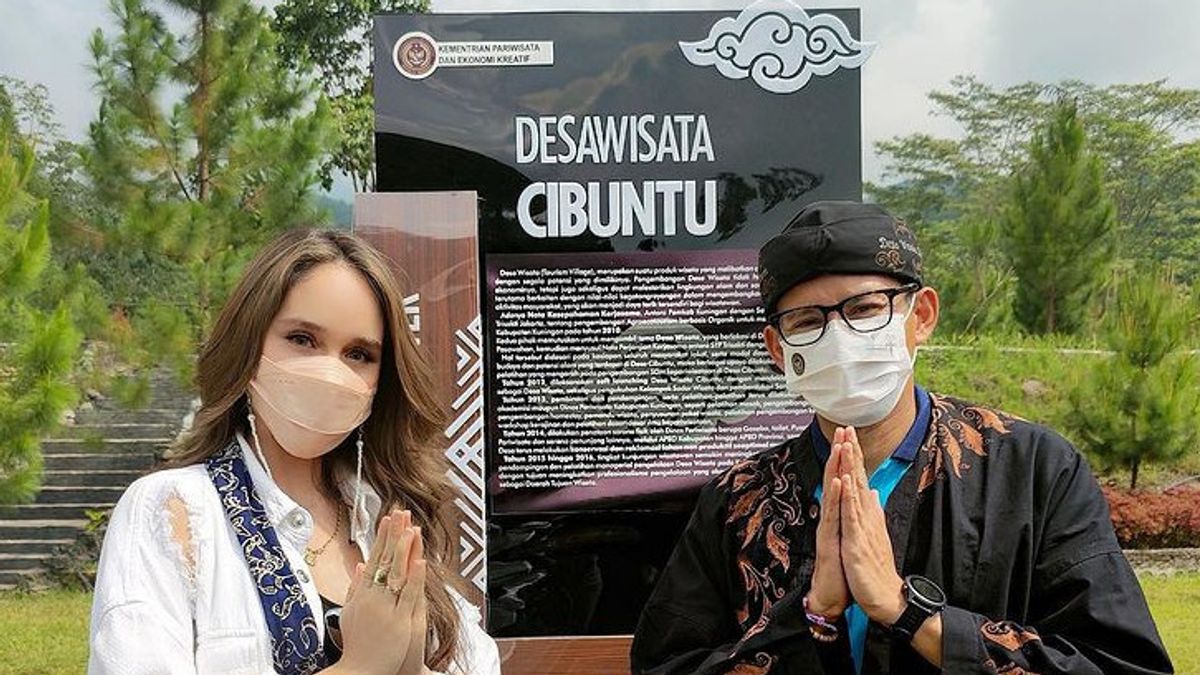 Collaborating With Cinta Laura, Sandiaga Uno Promotes The Potential Of Cibuntu Tourism Village