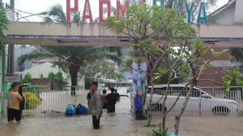 الفيضانات في مجمع بادما رايا في مدينة سيرانغ تصل إلى 5 أمتار، والسكان يجدون أماكن أعلى