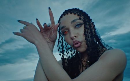 FKA Twigs Anggap Shia Labeouf Remehkan Dirinya