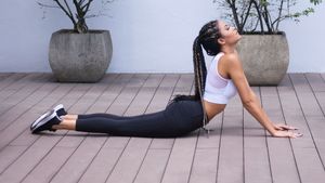 5 Gerakan Yoga untuk Relaksasi, Bantu Redakan Stres 
