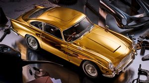 Aston Martin collaboration DB5 en CoFTRA Gold 24 carats commémore le 60e anniversaire du film James Bond