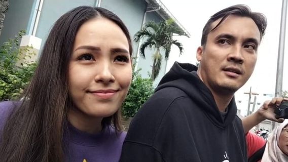 Tak Pedulikan Makna Tato, Rendy Kjaernett: yang Penting Wajah Syahnaz Tertutup