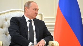 La Russie Connaît Une Augmentation Des Cas D’infection à La COVID-19: Le Président Poutine Reçoit Une Troisième Dose De Vaccin, Prêt à Subir Des Essais De Vaccins Nasaux 
