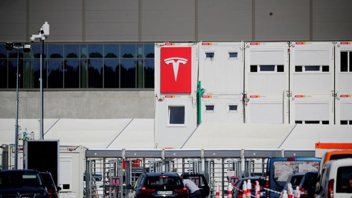 Tesla Belum Berikan Alasan Soal Penghentian Produksi Pabrik Mereka di Berlin