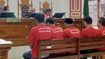 Le juge PN Medan condamne à la prison à vie 5 accusés de transporter 128 kg de cannabis