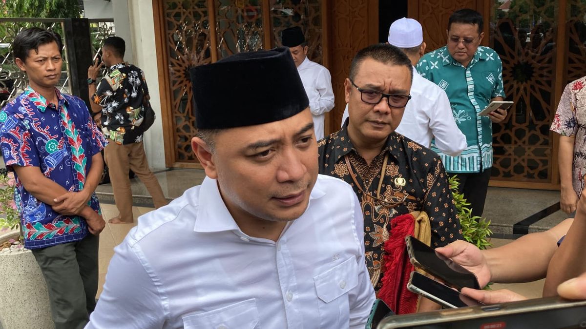Walkot Eri Cahyadi Urges Police To Completely Investigate Labor Cases Kicking Surabaya Satpol PP Officers