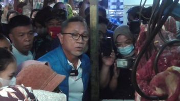 Pantau Harga Bahan Pokok di Pasar Dukuh Kupang Surabaya, Mendag Zulhas Usahakan Harga Telur dan Tepung Terigu Stabil