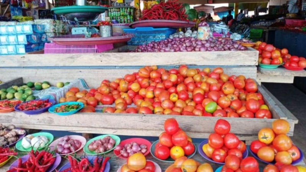 سعر الفلفل الحار وبيض الدجاج في Malut يجعل محفظة رقيقة ، ويزيد حتى 10000 روبية لكل كيلوغرام