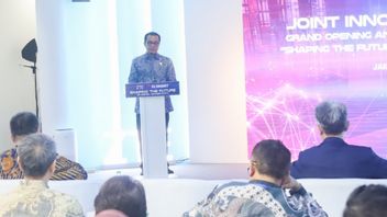 Ministre de la Communication et des Technologies de l'Information Nezar demande une transformation numérique pour produire un effet réel