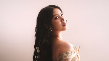 疲惫不堪的完美追捧,Tiara Andini在歌曲歌词中散布感情