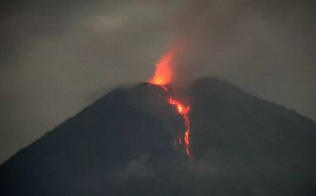 Gunung Semeru Erupsi, Letuskan Abu Sejauh 1 Km