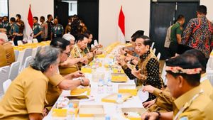 Kehadiran Jokowi Saat Sesi Panel Rakornas Forkopimda Mengejutkan Peserta, Tak Sungkan Santap Nasi Kotak Bersama