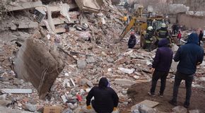 Korban Tewas Gempa Turki Tembus 7.800 Orang, Tim Penyelamat Berpacu dengan Waktu dan Musim Dingin