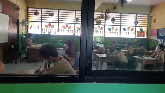 Face-To-Face Learning Trial In Jakarta Only Involving Grades 4 And 5 