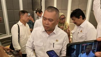 وزير النقل دويدي بورواغاندي يكشف عن سبب تأجيل مراجعة TBA تذاكر الطيران