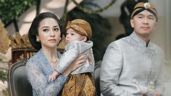 10 Potret Baby Issa, Putra Nikita Willy Jalani Prosesi Tedak Siten