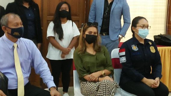 Bule Rusia yang Kelabui Satpam dengan Lukisan Masker Resmi Dideportasi