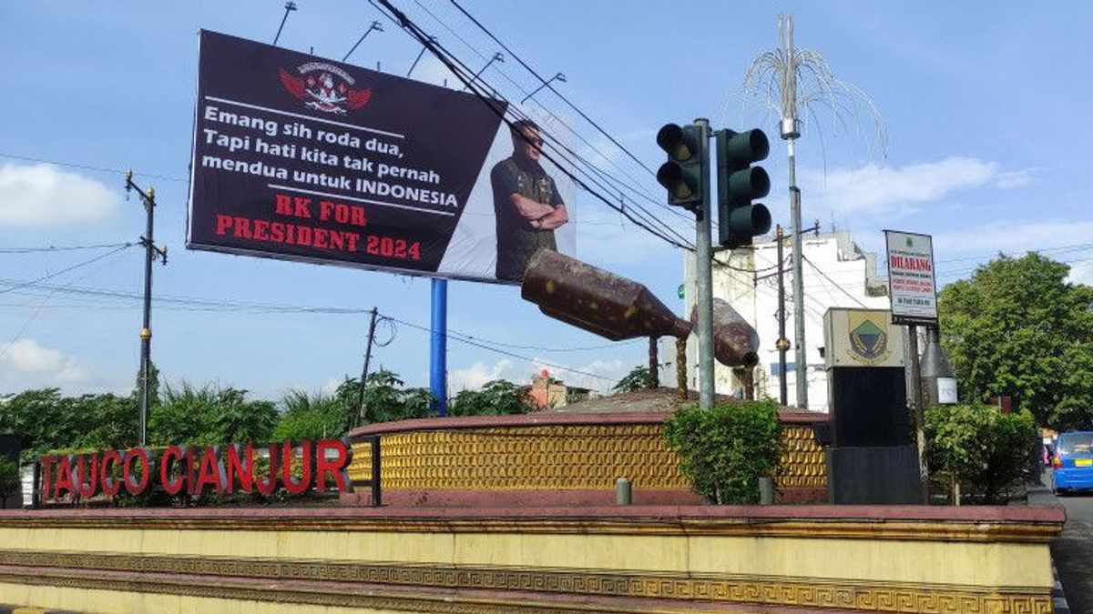 Cianjur Satpol PP Lowers Ridwan Kamil's Billboard For President 2024 Who Doesn't Pay Taxes