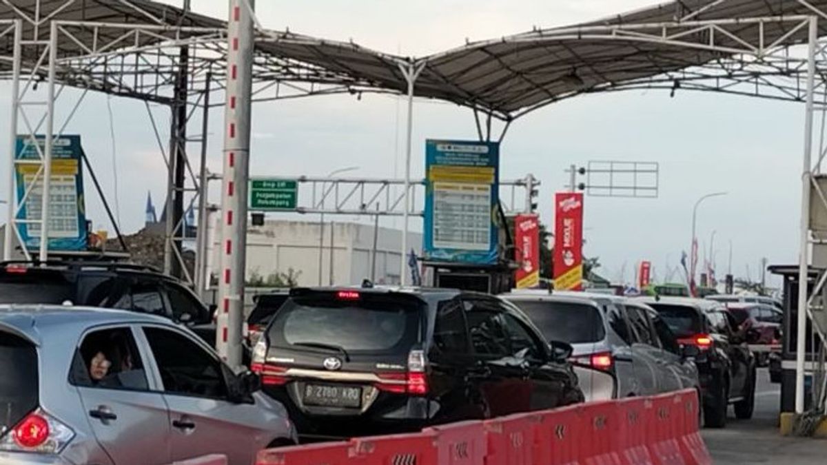 Tinjau Arus Balik di Pelabuhan Bakauheni, Menko PMK:  Ada Beberapa Penyesuaian untuk Lancarkan Pelayanan Penyeberangan